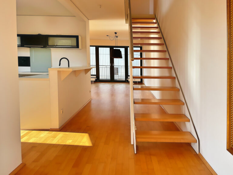 Moderne Maisonette-Wohnung im Zentrum von Bonn mit Garage u. Einbauküche sowie 300m vom HBF entfernt