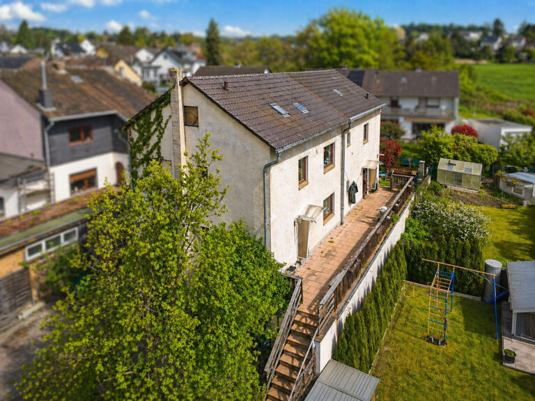 Wie zwei Einfamilienhäuser – Sanierungsbedürftiges 2-Familienhaus in Alfter Impekoven