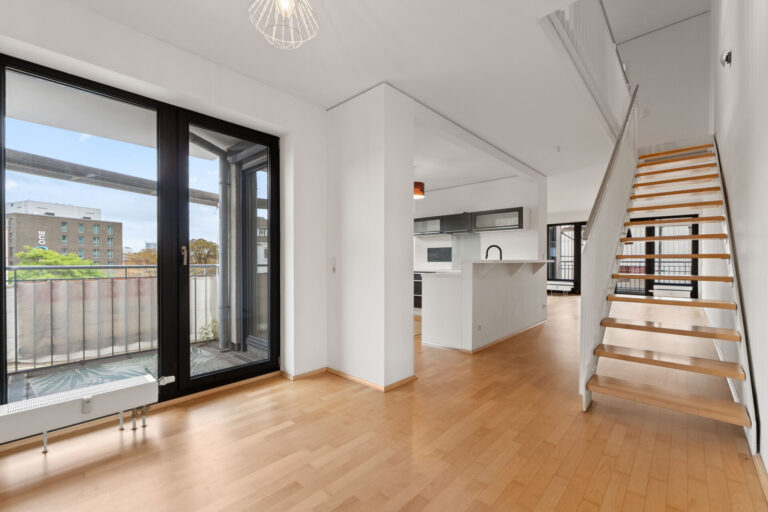 Moderne Maisonette-Wohnung im Zentrum von Bonn mit Garage u. Einbauküche sowie 300m vom HBF entfernt