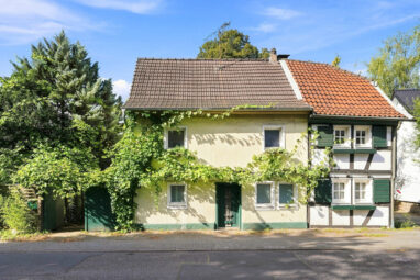 Sanierungsbedürftiges Fachwerkhaus nah dem Schloßpark in Hennef Allner
